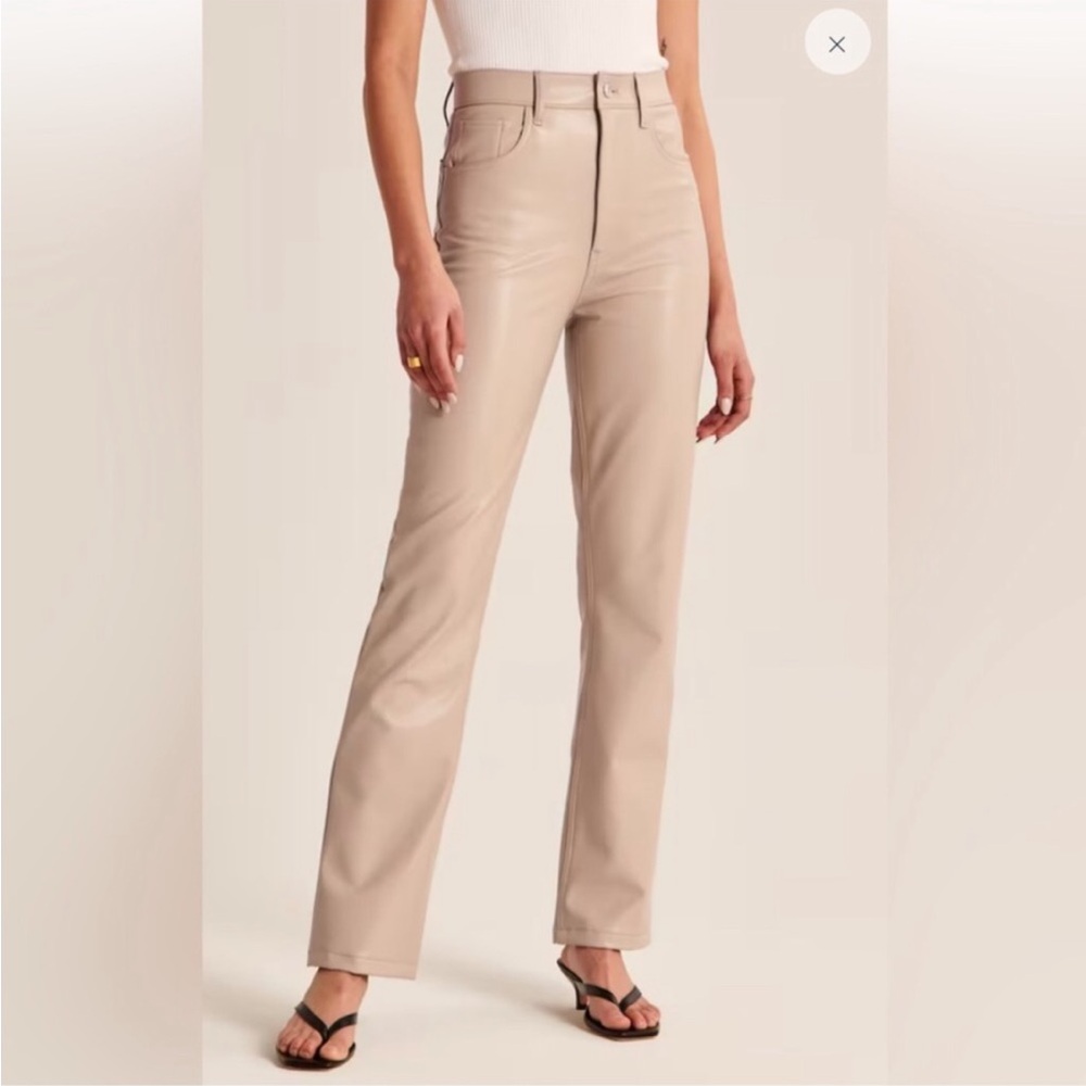 Abercrombie & Fitch The ‘90s Straight Ultra High Rise Pants. Size 8